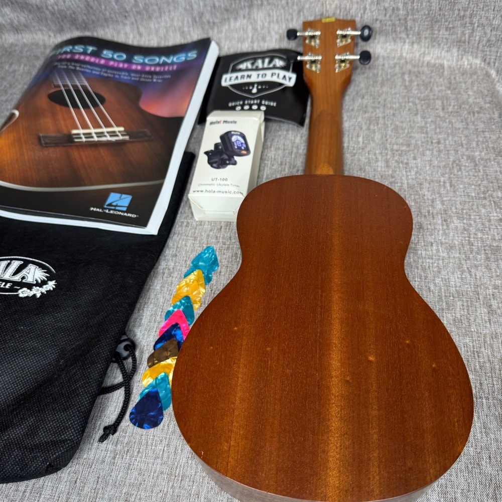 Kala Learn To Play Soprano Ukulele Starter Kit Mahogany KALA-LTP-S with Bag - Picture 6 of 7